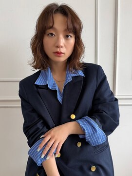ファッションになじむブラウンカラー